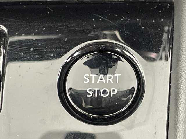 日産 キックス X 愛知県 2024(令6)年 2.8万km ブリリアントホワイトパール 禁煙車/ワンオーナー/純正9インチナビ/（CD/DVD/Bluetooth/フルセグTV/USB/SD)/全方位カメラ/プロパイロット/衝突軽減ブレーキ/クリアランスソナー/レーンキープアシスト/オートマチックハイビーム/レーダークルーズコントロール/デジタルインナーミラー/ドライブレコーダー/ETC/ハーフレザーシート/シートヒーター/ステアリングヒーター/純正17インチアルミホイール/スマートキー/スペアキー１本/プッシュスタート/LEDヘッドライト/フロントフォグランプ/オートライト/純正フロアマット/横滑り防止装置/電動格納ミラー/電子パーキングブレーキ/オートホールド