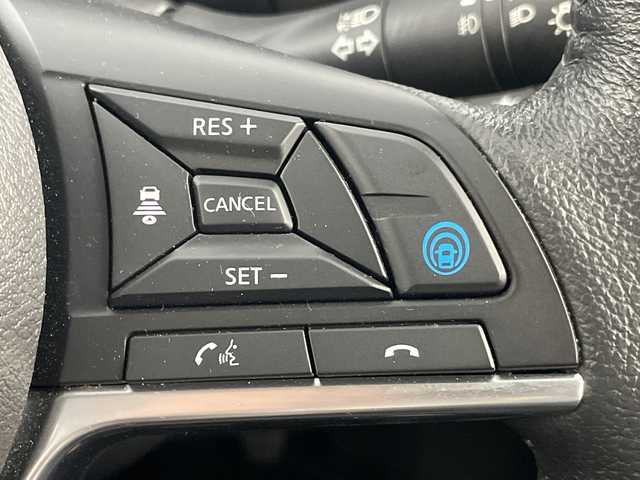 日産 キックス X 愛知県 2024(令6)年 2.8万km ブリリアントホワイトパール 禁煙車/ワンオーナー/純正9インチナビ/（CD/DVD/Bluetooth/フルセグTV/USB/SD)/全方位カメラ/プロパイロット/衝突軽減ブレーキ/クリアランスソナー/レーンキープアシスト/オートマチックハイビーム/レーダークルーズコントロール/デジタルインナーミラー/ドライブレコーダー/ETC/ハーフレザーシート/シートヒーター/ステアリングヒーター/純正17インチアルミホイール/スマートキー/スペアキー１本/プッシュスタート/LEDヘッドライト/フロントフォグランプ/オートライト/純正フロアマット/横滑り防止装置/電動格納ミラー/電子パーキングブレーキ/オートホールド