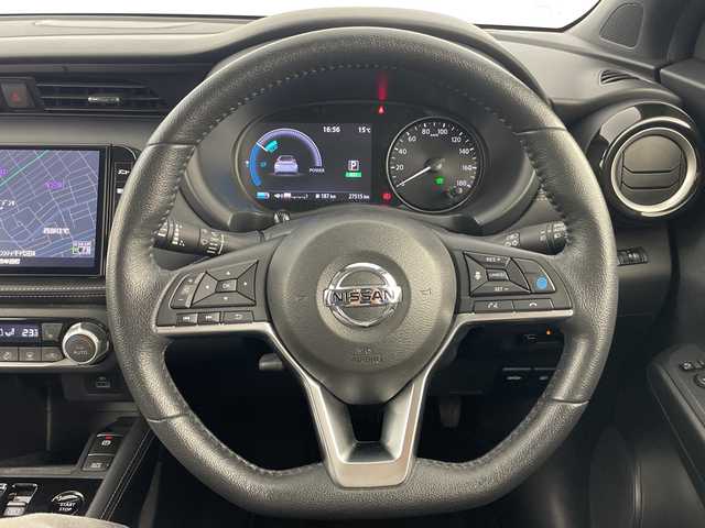 日産 キックス X 愛知県 2024(令6)年 2.8万km ブリリアントホワイトパール 禁煙車/ワンオーナー/純正9インチナビ/（CD/DVD/Bluetooth/フルセグTV/USB/SD)/全方位カメラ/プロパイロット/衝突軽減ブレーキ/クリアランスソナー/レーンキープアシスト/オートマチックハイビーム/レーダークルーズコントロール/デジタルインナーミラー/ドライブレコーダー/ETC/ハーフレザーシート/シートヒーター/ステアリングヒーター/純正17インチアルミホイール/スマートキー/スペアキー１本/プッシュスタート/LEDヘッドライト/フロントフォグランプ/オートライト/純正フロアマット/横滑り防止装置/電動格納ミラー/電子パーキングブレーキ/オートホールド