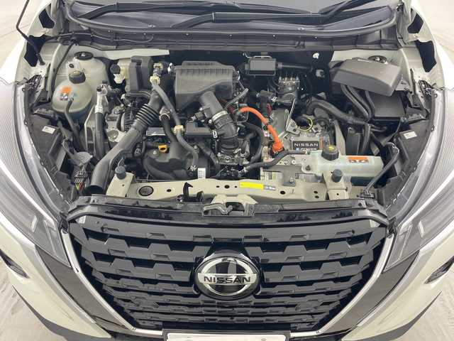 日産 キックス X 愛知県 2024(令6)年 2.8万km ブリリアントホワイトパール 禁煙車/ワンオーナー/純正9インチナビ/（CD/DVD/Bluetooth/フルセグTV/USB/SD)/全方位カメラ/プロパイロット/衝突軽減ブレーキ/クリアランスソナー/レーンキープアシスト/オートマチックハイビーム/レーダークルーズコントロール/デジタルインナーミラー/ドライブレコーダー/ETC/ハーフレザーシート/シートヒーター/ステアリングヒーター/純正17インチアルミホイール/スマートキー/スペアキー１本/プッシュスタート/LEDヘッドライト/フロントフォグランプ/オートライト/純正フロアマット/横滑り防止装置/電動格納ミラー/電子パーキングブレーキ/オートホールド