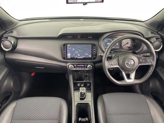 日産 キックス X 愛知県 2024(令6)年 2.8万km ブリリアントホワイトパール 禁煙車/ワンオーナー/純正9インチナビ/（CD/DVD/Bluetooth/フルセグTV/USB/SD)/全方位カメラ/プロパイロット/衝突軽減ブレーキ/クリアランスソナー/レーンキープアシスト/オートマチックハイビーム/レーダークルーズコントロール/デジタルインナーミラー/ドライブレコーダー/ETC/ハーフレザーシート/シートヒーター/ステアリングヒーター/純正17インチアルミホイール/スマートキー/スペアキー１本/プッシュスタート/LEDヘッドライト/フロントフォグランプ/オートライト/純正フロアマット/横滑り防止装置/電動格納ミラー/電子パーキングブレーキ/オートホールド