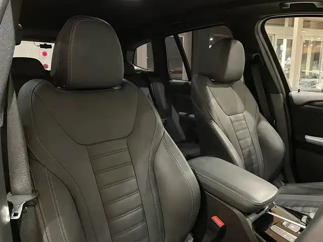 ＢＭＷ Ｘ３ xDrive20d Mスポーツ 道央・札幌 2021(令3)年 3万km サファイアブラックP メタリックペイント/ハイラインパッケージ/・ヴァーネスカレザーシート/・リアシートヒーティング/・ランバーサポート/・ポプラグレーファインウッドインテリアトリム/OP20インチアロイホイール/ドライビングアシストプラス/パーキングアシストプラス/360°カメラ/アンビエントライト/ヘッドアップディスプレイ/本革シート、シートヒーター/HiFiスピーカー
