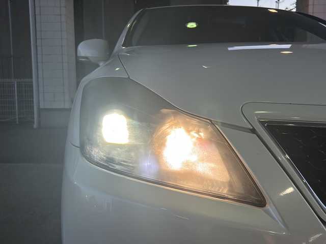 トヨタ クラウン アスリート アニバーサリーエディション 京都府 2012(平24)年 16.5万km ホワイトパールクリスタルシャイン 純正8インチナビ/ワンセグテレビ/走行中視聴可能/DVD視聴可能/Bluetooth/バックカメラ/サンルーフ/本革シート/メモリーパワーシート/シートヒーター＆ベンチレーション/電動リアサンシェード/クルーズコントロール/禁煙車/ビルトインETC/フォグランプ/電動格納ミラー/ウィンカーミラー