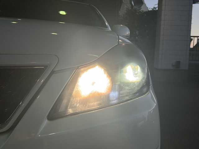 トヨタ クラウン アスリート アニバーサリーエディション 京都府 2012(平24)年 16.5万km ホワイトパールクリスタルシャイン 純正8インチナビ/ワンセグテレビ/走行中視聴可能/DVD視聴可能/Bluetooth/バックカメラ/サンルーフ/本革シート/メモリーパワーシート/シートヒーター＆ベンチレーション/電動リアサンシェード/クルーズコントロール/禁煙車/ビルトインETC/フォグランプ/電動格納ミラー/ウィンカーミラー