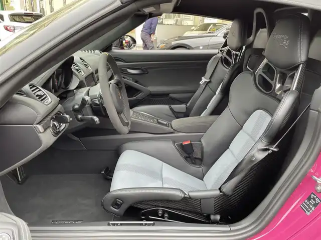 ポルシェ ポルシェ ７１８スパイダー RS 神奈川県 2025(令7)年 0.1万km パープル ヴァイザッハパッケージ/特注カラー：ルービースターネオ/ワンオーナー/サテンネオジム塗装20インチAW/ポルシェセラミックブレーキ(PCCB)/カーボンフロントリッド/フロントリフト/LEDヘッドライト/スポーツクロノパッケージ/PASM/純正フルバケットシート/純正メモリーナビ/純正USB/BT/SD再生/バックモニター/ETC2.0/クルーズコントロール/コーナーセンサー/キーレス×2/アイドリングストップ/純正フロアマット/保証書・取説あり