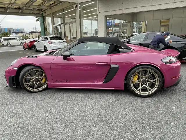 ポルシェ ポルシェ ７１８スパイダー RS 神奈川県 2025(令7)年 0.1万km パープル ヴァイザッハパッケージ/特注カラー：ルービースターネオ/ワンオーナー/サテンネオジム塗装20インチAW/ポルシェセラミックブレーキ(PCCB)/カーボンフロントリッド/フロントリフト/LEDヘッドライト/スポーツクロノパッケージ/PASM/純正フルバケットシート/純正メモリーナビ/純正USB/BT/SD再生/バックモニター/ETC2.0/クルーズコントロール/コーナーセンサー/キーレス×2/アイドリングストップ/純正フロアマット/保証書・取説あり