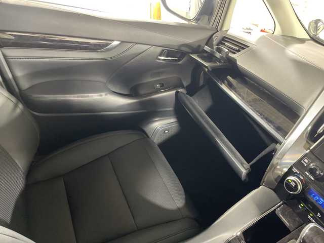 トヨタ アルファード S Cパッケージ 福岡県 2018(平30)年 4.6万km ブラック メーカーナビ/（AM FM CD DVD USB AUX BT）　/・ＪＢＬサウンド　/・フリップダウン　/・デジタルインナーミラー　/・クルコン　/・前後コーナーセンサー　/・レーンキープアシスト　/・衝突軽減　/・ＢＳＭ　/・ＲＳＡ　/・パワーシート　/・シートヒーター　/・エアシート/・シートメモリー/・バックカメラ/・ETC/・両側パワスラ/・パワーバックドア/・パーキングアシスト/・電動パーキングブレーキ/・ブレーキホールド/・純正フロアマット/・純正18インチアルミ/・オートライト/・オートハイビーム