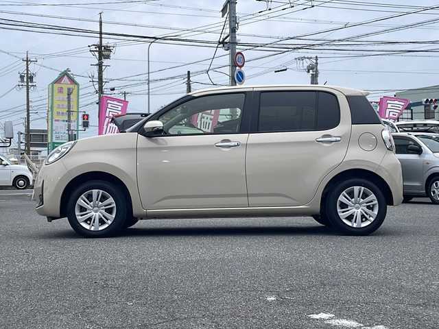トヨタ パッソ モーダ　チャーム 愛知県 2022(令4)年 0.8万km キナコメタリック /禁煙/ワンオーナー/ディーラー記録簿R5.6//純正ナビ/地デジTV/CD/AUX/BT//全方位カメラ/前後・車内ドラレコ/ビルトインETC//ハーフレザーシート//ステアリングスイッチ//純正LEDオートライト/オートハイビーム//バニティミラー//シートヒーター//オートリトラウインカーミラー//プッシュスタート/スマートキー//コーナーセンサー//アイドリングストップ//純正フロアマット//スペアタイヤ//新車時保証書//取扱説明書//ドラレコ取説//スペアスマートキー有