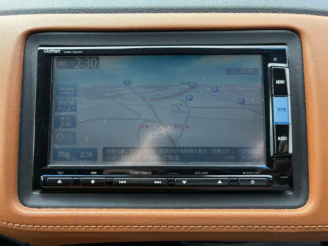 ホンダ ヴェゼル ハイブリッド Z 熊本県 2015(平27)年 11.2万km ミスティックグリーンパール ルーフレール/純正SDナビ(VXM-152VFi)/【フルセグTV/SD/CD/DVD/Bluetooth】/バックカメラ/クルーズコントロール/車両接近通報装置/ハーフレザーシート/前席シートヒーター/パドルシフト/オートLEDライト/ビルトインETC/ドライブレコーダー/横滑り防止装置/盗難防止装置/純正フロアマット/カーテンエアバッグ/プッシュスタート/スマートキー/スペアキー/取扱説明/保証書