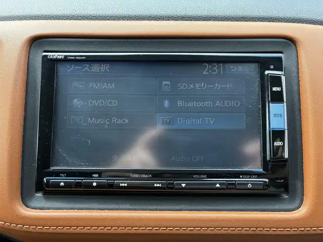ホンダ ヴェゼル ハイブリッド Z 熊本県 2015(平27)年 11.2万km ミスティックグリーンパール ルーフレール/純正SDナビ(VXM-152VFi)/【フルセグTV/SD/CD/DVD/Bluetooth】/バックカメラ/クルーズコントロール/車両接近通報装置/ハーフレザーシート/前席シートヒーター/パドルシフト/オートLEDライト/ビルトインETC/ドライブレコーダー/横滑り防止装置/盗難防止装置/純正フロアマット/カーテンエアバッグ/プッシュスタート/スマートキー/スペアキー/取扱説明/保証書