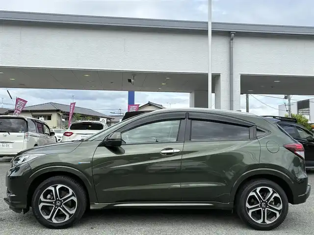 ホンダ ヴェゼル ハイブリッド Z 熊本県 2015(平27)年 11.2万km ミスティックグリーンパール ルーフレール/純正SDナビ(VXM-152VFi)/【フルセグTV/SD/CD/DVD/Bluetooth】/バックカメラ/クルーズコントロール/車両接近通報装置/ハーフレザーシート/前席シートヒーター/パドルシフト/オートLEDライト/ビルトインETC/ドライブレコーダー/横滑り防止装置/盗難防止装置/純正フロアマット/カーテンエアバッグ/プッシュスタート/スマートキー/スペアキー/取扱説明/保証書
