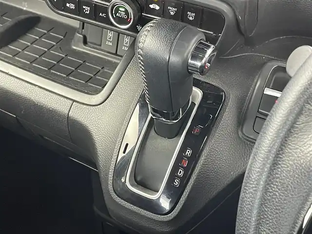ホンダ Ｎ ＢＯＸ カスタム L ターボ スタイル+ブラック 埼玉県 2022(令4)年 2.8万km プラチナホワイトパール 社外９インチナビ　バックカメラ　シートヒーター　両側パワースライドドア　ホンダセンシング　アダプティブクルーズコントロール　ＬＥＤヘッドライト　スマートキー　ＥＴＣ　地デジＴＶ　オートライト