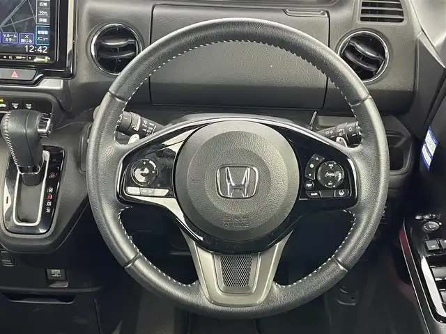 ホンダ Ｎ ＢＯＸ カスタム L ターボ スタイル+ブラック 埼玉県 2022(令4)年 2.8万km プラチナホワイトパール 社外９インチナビ　バックカメラ　シートヒーター　両側パワースライドドア　ホンダセンシング　アダプティブクルーズコントロール　ＬＥＤヘッドライト　スマートキー　ＥＴＣ　地デジＴＶ　オートライト