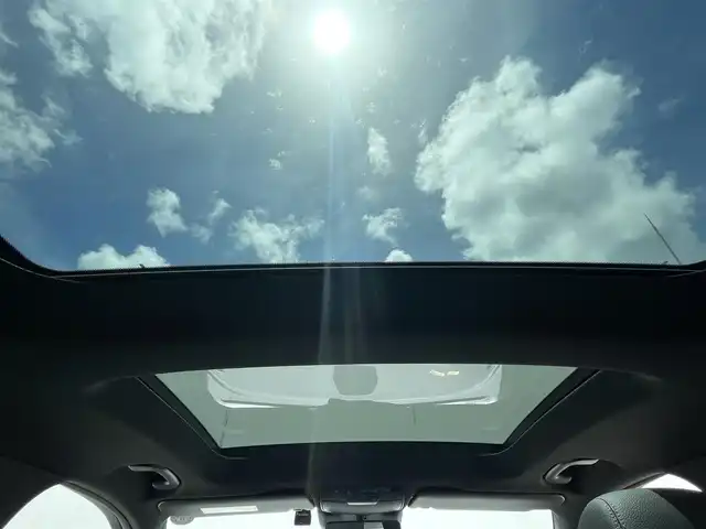 メルセデス・ベンツ ＧＬＣ２２０ d 4マチック AMGライン 東京都 2019(令1)年 4.3万km 白 パノラマルーフ/純正ナビ/フルセグTV/360°カメラ/ハーフレザーシート/シートヒーター/アンビエントライト/ワイヤレス充電/ACC/LKA/BSM
