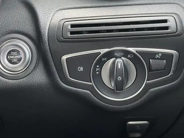 メルセデス・ベンツ ＧＬＣ２２０ d 4マチック AMGライン 東京都 2019(令1)年 4.3万km 白 パノラマルーフ/純正ナビ/フルセグTV/360°カメラ/ハーフレザーシート/シートヒーター/アンビエントライト/ワイヤレス充電/ACC/LKA/BSM