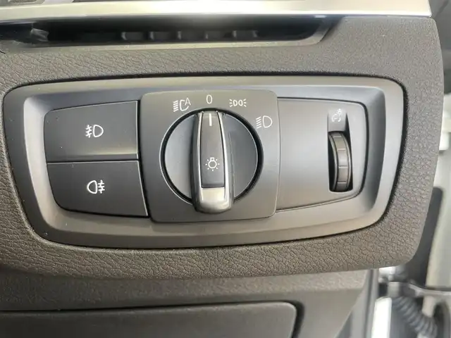 ＢＭＷ Ｘ１ sDrive 18i Xライン 静岡県 2016(平28)年 4.7万km ミネラルホワイト アドバンスド・アクティブセーフティパッケージ/・ドライビング・アシスト・プラス/・ヘッドアップディスプレイ/・アクティブクルーズコントロール/純正HDDナビゲーション/・Bluetooth/USB/AM/FM/バックカメラ/パーキングアシスト/パワーバックドア/ドライブレコーダー（前後）/コンフォート・アクセス/ライト・パッケージ/アロイ・ホイールバイカラー19インチ