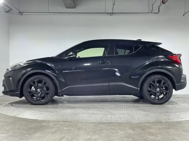 トヨタ Ｃ－ＨＲ G モード ネロセーフティプラスⅡ 神奈川県 2021(令3)年 4.2万km ブラックマイカ トヨタセーフティセンス/純正メーカーオプションDA/・ナビ/BT/MiraCast/USB/AM/FM/アラウンドビューモニター/BSM/ビルトインETC/前後ドライブレコーダー/ハーフレザーシート/パワーシート(D)/シートヒーター(D/N)/AC100V/スマートキー/プッシュスタートボタン/EVモード/電動サイドブレーキ/オートブレーキホールド/革巻きステアリング/ステアリングスイッチ/Autoライト/電動格納ミラー/ウィンカーミラー/LEDヘッドライト/フォグランプ/純正フロアマット/純正ドアバイザー/純正18インチアルミホイール
