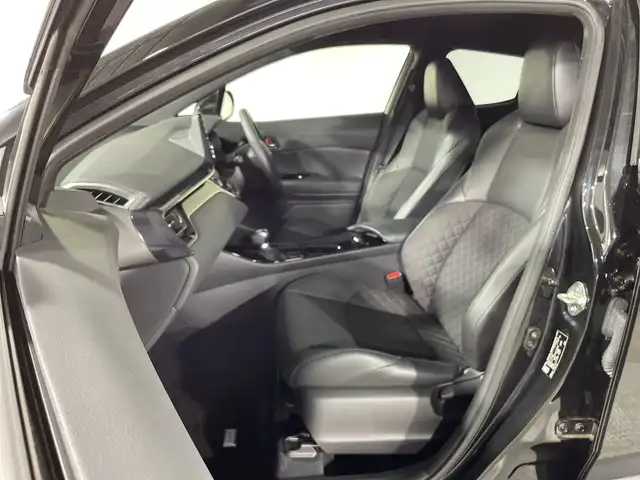 トヨタ Ｃ－ＨＲ G モード ネロセーフティプラスⅡ 神奈川県 2021(令3)年 4.2万km ブラックマイカ トヨタセーフティセンス/純正メーカーオプションDA/・ナビ/BT/MiraCast/USB/AM/FM/アラウンドビューモニター/BSM/ビルトインETC/前後ドライブレコーダー/ハーフレザーシート/パワーシート(D)/シートヒーター(D/N)/AC100V/スマートキー/プッシュスタートボタン/EVモード/電動サイドブレーキ/オートブレーキホールド/革巻きステアリング/ステアリングスイッチ/Autoライト/電動格納ミラー/ウィンカーミラー/LEDヘッドライト/フォグランプ/純正フロアマット/純正ドアバイザー/純正18インチアルミホイール