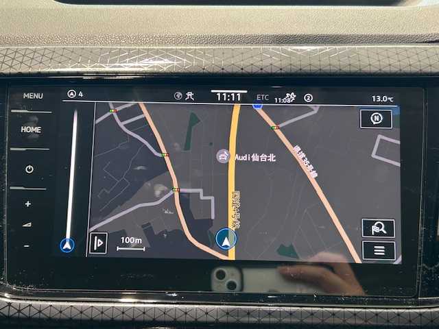 フォルクスワーゲン ＶＷ Ｔ－クロス TSI アクティブ 宮城県 2023(令5)年 1.9万km 白 アダプティブ・クルーズ・コントロール/リヤクロストラフィックアラート/ブラインドスポットモニター/レーンアシスト/純正ナビ/（Discover Pro）/・バックカメラ/・Bluetooth/USB/Apple Carplay/AndroidAuto/・純正ビルトインETC2.0/前後コーナーセンサー/MTモード付きAT/ルーフレール/プッシュスタート/スマートキー/・スペアキー/アイドリングストップ/純正LEDヘッドライト/・オートライト/・フォグランプ/純正アルミホイール/純正フロアマット