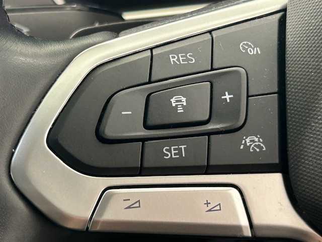 フォルクスワーゲン ＶＷ Ｔ－クロス TSI アクティブ 宮城県 2023(令5)年 1.9万km 白 アダプティブ・クルーズ・コントロール/リヤクロストラフィックアラート/ブラインドスポットモニター/レーンアシスト/純正ナビ/（Discover Pro）/・バックカメラ/・Bluetooth/USB/Apple Carplay/AndroidAuto/・純正ビルトインETC2.0/前後コーナーセンサー/MTモード付きAT/ルーフレール/プッシュスタート/スマートキー/・スペアキー/アイドリングストップ/純正LEDヘッドライト/・オートライト/・フォグランプ/純正アルミホイール/純正フロアマット