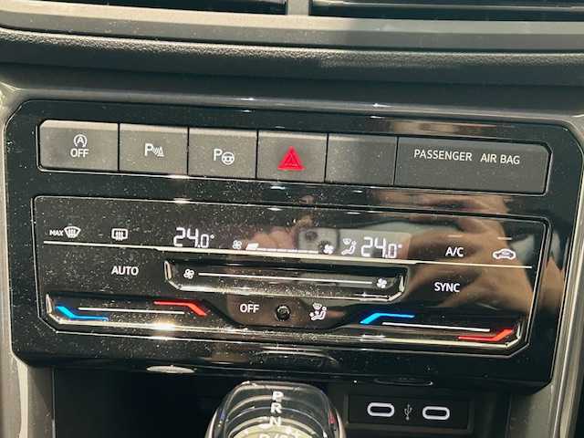 フォルクスワーゲン ＶＷ Ｔ－クロス TSI アクティブ 宮城県 2023(令5)年 1.9万km 白 アダプティブ・クルーズ・コントロール/リヤクロストラフィックアラート/ブラインドスポットモニター/レーンアシスト/純正ナビ/（Discover Pro）/・バックカメラ/・Bluetooth/USB/Apple Carplay/AndroidAuto/・純正ビルトインETC2.0/前後コーナーセンサー/MTモード付きAT/ルーフレール/プッシュスタート/スマートキー/・スペアキー/アイドリングストップ/純正LEDヘッドライト/・オートライト/・フォグランプ/純正アルミホイール/純正フロアマット