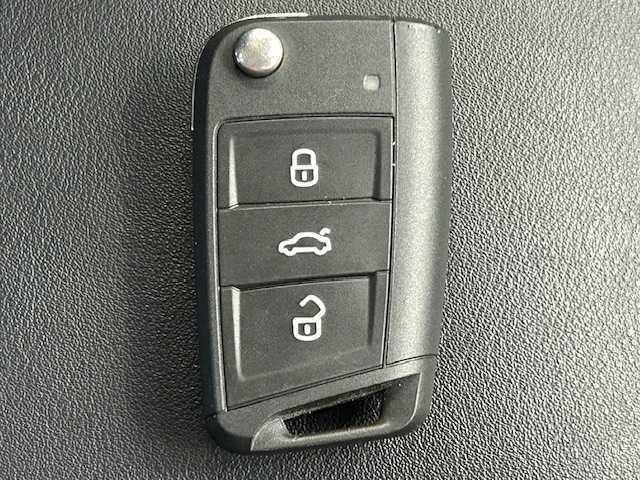 フォルクスワーゲン ＶＷ Ｔ－クロス TSI アクティブ 宮城県 2023(令5)年 1.9万km 白 アダプティブ・クルーズ・コントロール/リヤクロストラフィックアラート/ブラインドスポットモニター/レーンアシスト/純正ナビ/（Discover Pro）/・バックカメラ/・Bluetooth/USB/Apple Carplay/AndroidAuto/・純正ビルトインETC2.0/前後コーナーセンサー/MTモード付きAT/ルーフレール/プッシュスタート/スマートキー/・スペアキー/アイドリングストップ/純正LEDヘッドライト/・オートライト/・フォグランプ/純正アルミホイール/純正フロアマット