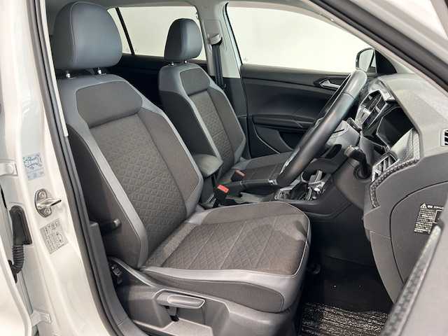 フォルクスワーゲン ＶＷ Ｔ－クロス TSI アクティブ 宮城県 2023(令5)年 1.9万km 白 アダプティブ・クルーズ・コントロール/リヤクロストラフィックアラート/ブラインドスポットモニター/レーンアシスト/純正ナビ/（Discover Pro）/・バックカメラ/・Bluetooth/USB/Apple Carplay/AndroidAuto/・純正ビルトインETC2.0/前後コーナーセンサー/MTモード付きAT/ルーフレール/プッシュスタート/スマートキー/・スペアキー/アイドリングストップ/純正LEDヘッドライト/・オートライト/・フォグランプ/純正アルミホイール/純正フロアマット