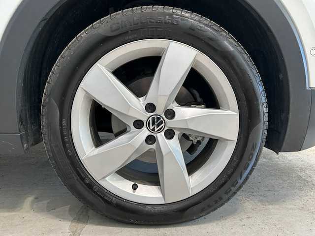 フォルクスワーゲン ＶＷ Ｔ－クロス TSI アクティブ 宮城県 2023(令5)年 1.9万km 白 アダプティブ・クルーズ・コントロール/リヤクロストラフィックアラート/ブラインドスポットモニター/レーンアシスト/純正ナビ/（Discover Pro）/・バックカメラ/・Bluetooth/USB/Apple Carplay/AndroidAuto/・純正ビルトインETC2.0/前後コーナーセンサー/MTモード付きAT/ルーフレール/プッシュスタート/スマートキー/・スペアキー/アイドリングストップ/純正LEDヘッドライト/・オートライト/・フォグランプ/純正アルミホイール/純正フロアマット