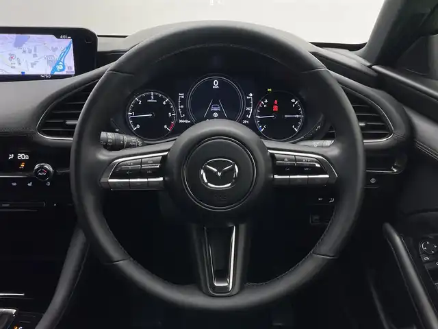 マツダ マツダ３ファストバック XD Lパッケージ 愛知県 2019(令1)年 3.7万km ソウルレッドクリスタルM 純正８．８型ナビ　ＨＤＭＩ　黒革　全方位カメラ　禁煙車　ＢＳＭ　フルセグＴＶ　前後ドラレコ　ＥＴＣ　シートヒーター　衝突軽減　追従クルコン　社外アルミ付スタッドレス４本積込　ＬＥＤオートライト　フォグ
