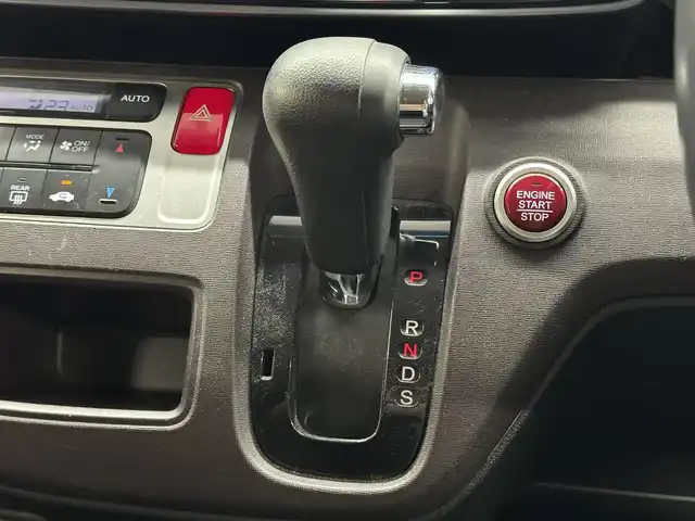 ホンダ Ｎ ＯＮＥ プレミアム ツアラー Lパッケージ 三重県 2013(平25)年 8万km ミラノレッド ガソリン・ターボ/FF/MTモード付 インパネCVT/6.2インチナビ NX513/（FM/AM/CD/DVD/TV/SD/Bluetooth/AUX/USB/iPod）/バックカメラ/ETC/安全/・VSA（ABS・横滑り抑制・TCS）/・運転席・助手席エアバッグ/など/装備/・クルーズコントロール/・パドルシフト/・オートエアコン/・オートライト/・キセノンヘッドライト/・ステアリングスイッチ/・ECONスイッチ/・プッシュスタート/・スマートキーx2/・電動格納ドアミラー/・純正15inAW/・2トーン外装色『ミラノレッド＆ブラック』［R81E］/など