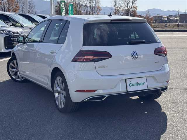 フォルクスワーゲン ゴルフ TSIハイライン 奈良県 2018(平30)年 3.7万km ピュアホワイト 純正ナビ/（フルセグ/BT/CD/DVD）/レーダークルーズコントロール/バックカメラ/パドルシフト/ブラインドスポットモニター/衝突軽減システム/レーンキープアシスト/LEDヘッドライト/オートライト/ETC/前方ドライブレコーダー（TZ-D101）/純正17インチAW/保証書/取り扱い説明書