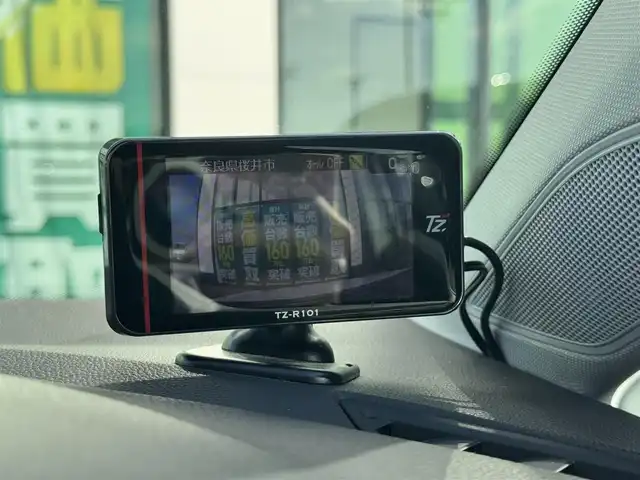 フォルクスワーゲン ゴルフ TSIハイライン 奈良県 2018(平30)年 3.7万km ピュアホワイト 純正ナビ/（フルセグ/BT/CD/DVD）/レーダークルーズコントロール/バックカメラ/パドルシフト/ブラインドスポットモニター/衝突軽減システム/レーンキープアシスト/LEDヘッドライト/オートライト/ETC/前方ドライブレコーダー（TZ-D101）/純正17インチAW/保証書/取り扱い説明書