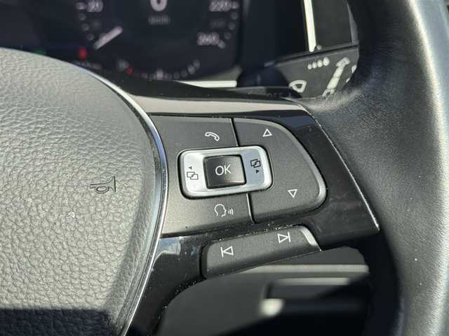 フォルクスワーゲン ゴルフ TSIハイライン 奈良県 2018(平30)年 3.7万km ピュアホワイト 純正ナビ/（フルセグ/BT/CD/DVD）/レーダークルーズコントロール/バックカメラ/パドルシフト/ブラインドスポットモニター/衝突軽減システム/レーンキープアシスト/LEDヘッドライト/オートライト/ETC/前方ドライブレコーダー（TZ-D101）/純正17インチAW/保証書/取り扱い説明書