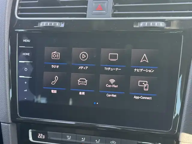 フォルクスワーゲン ゴルフ TSIハイライン 奈良県 2018(平30)年 3.7万km ピュアホワイト 純正ナビ/（フルセグ/BT/CD/DVD）/レーダークルーズコントロール/バックカメラ/パドルシフト/ブラインドスポットモニター/衝突軽減システム/レーンキープアシスト/LEDヘッドライト/オートライト/ETC/前方ドライブレコーダー（TZ-D101）/純正17インチAW/保証書/取り扱い説明書