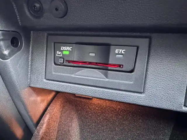 フォルクスワーゲン ゴルフ TSIハイライン 奈良県 2018(平30)年 3.7万km ピュアホワイト 純正ナビ/（フルセグ/BT/CD/DVD）/レーダークルーズコントロール/バックカメラ/パドルシフト/ブラインドスポットモニター/衝突軽減システム/レーンキープアシスト/LEDヘッドライト/オートライト/ETC/前方ドライブレコーダー（TZ-D101）/純正17インチAW/保証書/取り扱い説明書