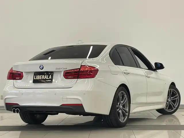 ＢＭＷ ３２０ｄ Mスポーツ 岡山県 2016(平28)年 4.4万km アルピンホワイトⅢ 330台限定スタイルエッジ/ブラックキドニーグリル/専用18インチアルミホイール/ピアノブラックインテリアトリム/黒レザーシート/シートヒーター（D/N）/アルミペダル/純正ナビ/CD/DVD/Bluetooth/ACC/衝突警告/車線変更警告/車線逸脱警告/LEDヘッドライト/ETC/オートライト/オートワイパー/リアフィルム