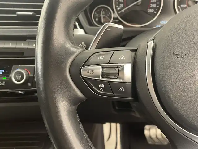 ＢＭＷ ３２０ｄ Mスポーツ 岡山県 2016(平28)年 4.4万km アルピンホワイトⅢ 330台限定スタイルエッジ/ブラックキドニーグリル/専用18インチアルミホイール/ピアノブラックインテリアトリム/黒レザーシート/シートヒーター（D/N）/アルミペダル/純正ナビ/CD/DVD/Bluetooth/ACC/衝突警告/車線変更警告/車線逸脱警告/LEDヘッドライト/ETC/オートライト/オートワイパー/リアフィルム