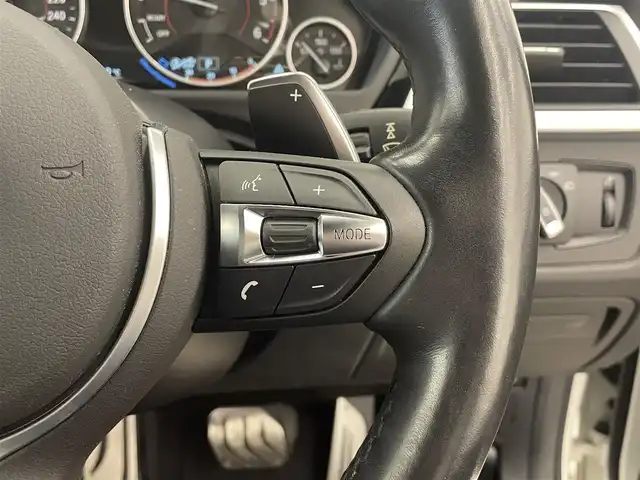 ＢＭＷ ３２０ｄ Mスポーツ 岡山県 2016(平28)年 4.4万km アルピンホワイトⅢ 330台限定スタイルエッジ/ブラックキドニーグリル/専用18インチアルミホイール/ピアノブラックインテリアトリム/黒レザーシート/シートヒーター（D/N）/アルミペダル/純正ナビ/CD/DVD/Bluetooth/ACC/衝突警告/車線変更警告/車線逸脱警告/LEDヘッドライト/ETC/オートライト/オートワイパー/リアフィルム