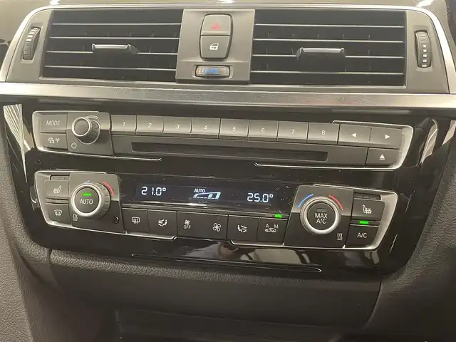 ＢＭＷ ３２０ｄ Mスポーツ 岡山県 2016(平28)年 4.4万km アルピンホワイトⅢ 330台限定スタイルエッジ/ブラックキドニーグリル/専用18インチアルミホイール/ピアノブラックインテリアトリム/黒レザーシート/シートヒーター（D/N）/アルミペダル/純正ナビ/CD/DVD/Bluetooth/ACC/衝突警告/車線変更警告/車線逸脱警告/LEDヘッドライト/ETC/オートライト/オートワイパー/リアフィルム