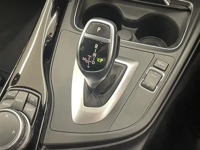 ＢＭＷ ３２０ｄ Mスポーツ 岡山県 2016(平28)年 4.4万km アルピンホワイトⅢ 330台限定スタイルエッジ/ブラックキドニーグリル/専用18インチアルミホイール/ピアノブラックインテリアトリム/黒レザーシート/シートヒーター（D/N）/アルミペダル/純正ナビ/CD/DVD/Bluetooth/ACC/衝突警告/車線変更警告/車線逸脱警告/LEDヘッドライト/ETC/オートライト/オートワイパー/リアフィルム