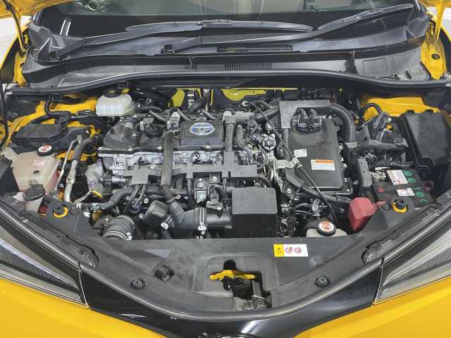 トヨタ Ｃ－ＨＲ G 神奈川県 2018(平30)年 5.4万km ブラック/イエロー 純正9インチSDナビ/Bluetooth・CD・DVD・フルセグTV・SD/トヨタセーフティセンス/レーダークルーズコントロール/ハーフレザーシート/シートヒーター/バックカメラ/純正18インチアルミホイール/前側ドライブレコーダー/ETC/スマートキー/純正フロアマット/LEDヘッドライト/オートマチックハイビーム/レーンキープアシスト/横滑り防止装置/盗難防止装置/衝突被害軽減システム