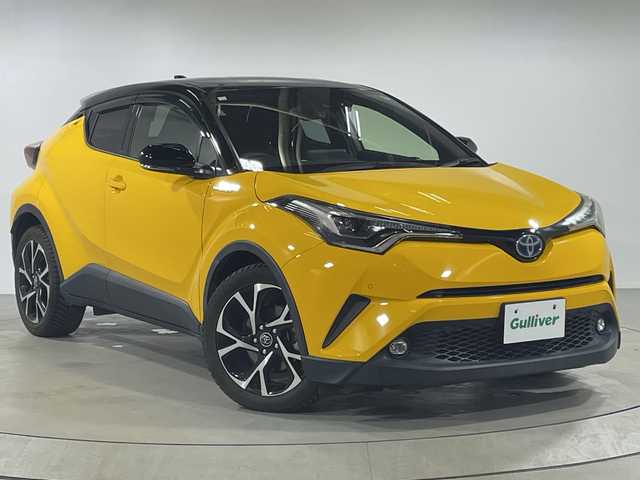 トヨタ Ｃ－ＨＲ G 神奈川県 2018(平30)年 5.4万km ブラック/イエロー 純正9インチSDナビ/Bluetooth・CD・DVD・フルセグTV・SD/トヨタセーフティセンス/レーダークルーズコントロール/ハーフレザーシート/シートヒーター/バックカメラ/純正18インチアルミホイール/前側ドライブレコーダー/ETC/スマートキー/純正フロアマット/LEDヘッドライト/オートマチックハイビーム/レーンキープアシスト/横滑り防止装置/盗難防止装置/衝突被害軽減システム