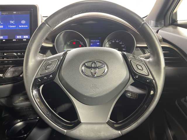 トヨタ Ｃ－ＨＲ G 神奈川県 2018(平30)年 5.4万km ブラック/イエロー 純正9インチSDナビ/Bluetooth・CD・DVD・フルセグTV・SD/トヨタセーフティセンス/レーダークルーズコントロール/ハーフレザーシート/シートヒーター/バックカメラ/純正18インチアルミホイール/前側ドライブレコーダー/ETC/スマートキー/純正フロアマット/LEDヘッドライト/オートマチックハイビーム/レーンキープアシスト/横滑り防止装置/盗難防止装置/衝突被害軽減システム