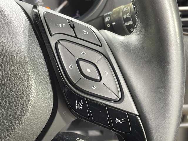 トヨタ Ｃ－ＨＲ G 神奈川県 2018(平30)年 5.4万km ブラック/イエロー 純正9インチSDナビ/Bluetooth・CD・DVD・フルセグTV・SD/トヨタセーフティセンス/レーダークルーズコントロール/ハーフレザーシート/シートヒーター/バックカメラ/純正18インチアルミホイール/前側ドライブレコーダー/ETC/スマートキー/純正フロアマット/LEDヘッドライト/オートマチックハイビーム/レーンキープアシスト/横滑り防止装置/盗難防止装置/衝突被害軽減システム