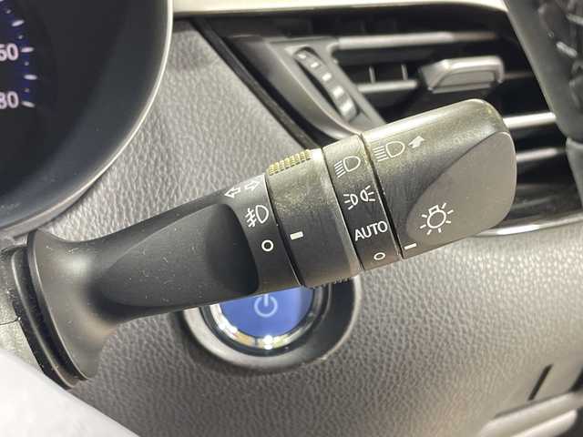 トヨタ Ｃ－ＨＲ G 神奈川県 2018(平30)年 5.4万km ブラック/イエロー 純正9インチSDナビ/Bluetooth・CD・DVD・フルセグTV・SD/トヨタセーフティセンス/レーダークルーズコントロール/ハーフレザーシート/シートヒーター/バックカメラ/純正18インチアルミホイール/前側ドライブレコーダー/ETC/スマートキー/純正フロアマット/LEDヘッドライト/オートマチックハイビーム/レーンキープアシスト/横滑り防止装置/盗難防止装置/衝突被害軽減システム