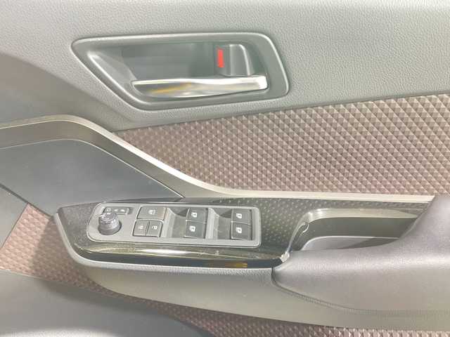 トヨタ Ｃ－ＨＲ G 神奈川県 2018(平30)年 5.4万km ブラック/イエロー 純正9インチSDナビ/Bluetooth・CD・DVD・フルセグTV・SD/トヨタセーフティセンス/レーダークルーズコントロール/ハーフレザーシート/シートヒーター/バックカメラ/純正18インチアルミホイール/前側ドライブレコーダー/ETC/スマートキー/純正フロアマット/LEDヘッドライト/オートマチックハイビーム/レーンキープアシスト/横滑り防止装置/盗難防止装置/衝突被害軽減システム