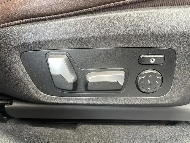 ＢＭＷ Ｘ３ M40d 東京都 2019(令1)年 6.6万km アルピンホワイトⅢ ４WD/ハイラインＰＫＧ/パノラマＳＲ/茶革/Ｒシートヒーター/Ｍスポーツブレーキ/18インチスタッドレスケレナーズAW（24年製）/メーカーナビ/ＢＭＷＨＵＤ/Ｍ４０ｄ専用デザインエレメント/アンビエントライト/パーキングアシストプラス/ドライビングアシストプラス/ハイマウント・ブレーキ・ライト（LED）/アダプティブ・ヘッドライト/自動防眩ドア・ミラー/ETC2.0/アイドリングストップ/スペアキー