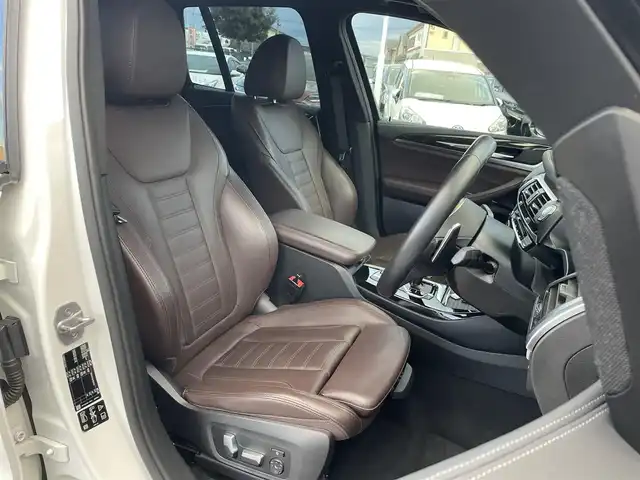 ＢＭＷ Ｘ３ M40d 東京都 2019(令1)年 6.6万km アルピンホワイトⅢ ４WD/ハイラインＰＫＧ/パノラマＳＲ/茶革/Ｒシートヒーター/Ｍスポーツブレーキ/18インチスタッドレスケレナーズAW（24年製）/メーカーナビ/ＢＭＷＨＵＤ/Ｍ４０ｄ専用デザインエレメント/アンビエントライト/パーキングアシストプラス/ドライビングアシストプラス/ハイマウント・ブレーキ・ライト（LED）/アダプティブ・ヘッドライト/自動防眩ドア・ミラー/ETC2.0/アイドリングストップ/スペアキー