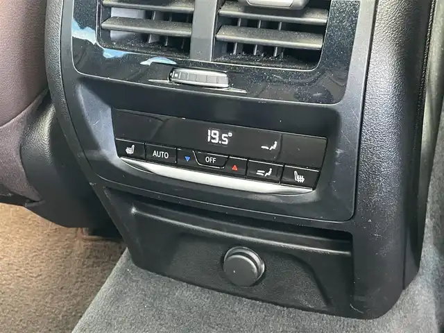 ＢＭＷ Ｘ３ M40d 東京都 2019(令1)年 6.6万km アルピンホワイトⅢ ４WD/ハイラインＰＫＧ/パノラマＳＲ/茶革/Ｒシートヒーター/Ｍスポーツブレーキ/18インチスタッドレスケレナーズAW（24年製）/メーカーナビ/ＢＭＷＨＵＤ/Ｍ４０ｄ専用デザインエレメント/アンビエントライト/パーキングアシストプラス/ドライビングアシストプラス/ハイマウント・ブレーキ・ライト（LED）/アダプティブ・ヘッドライト/自動防眩ドア・ミラー/ETC2.0/アイドリングストップ/スペアキー