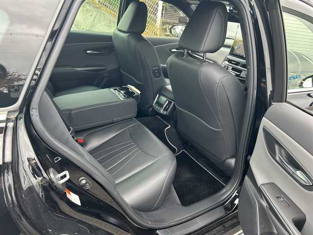 トヨタ クラウン ハイブリッド RS リミテッドⅡ 大阪府 2022(令4)年 4.1万km ブラック 衝突軽減　１２．３型ナビ　全周囲カメラ　フルセグＴＶ　ＢＴ　ＣＤ　ＤＶＤ　レザーシート　パワーシート　シートヒーター　ベンチレーション　ＨＵＤ　ＢＳＭ　レーダークルーズコントロール　ＥＴＣ　ＬＥＤヘッドライト　シーケンシャルウィンカー　コーナーセンサー　左右独立エアコン　取扱説明書　保証書